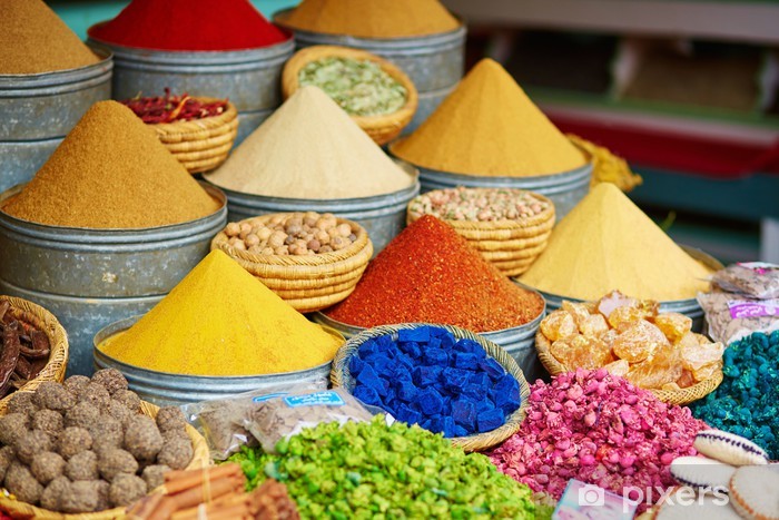 fotobehang-selectie-van-kruiden-op-een-marokkaanse-markt